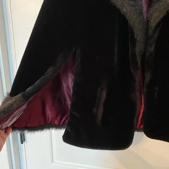 Faux Fur VTG Cape - Picture 2 of 4